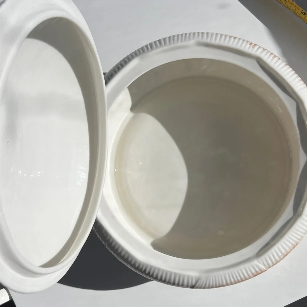 Belleek 2 Qt Round Covered Casserole Shamrock -  Ireland - Picture 3 of 7